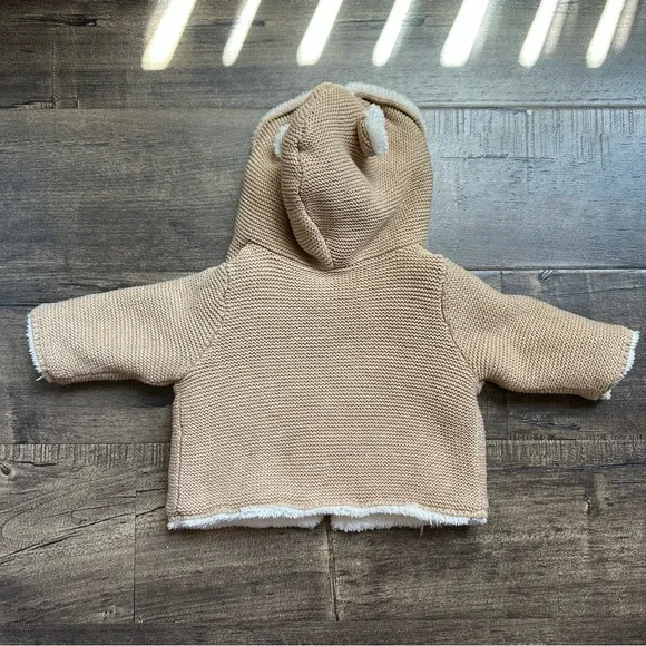 GAP Sherpa Lined Sweater - Picture 2 of 2